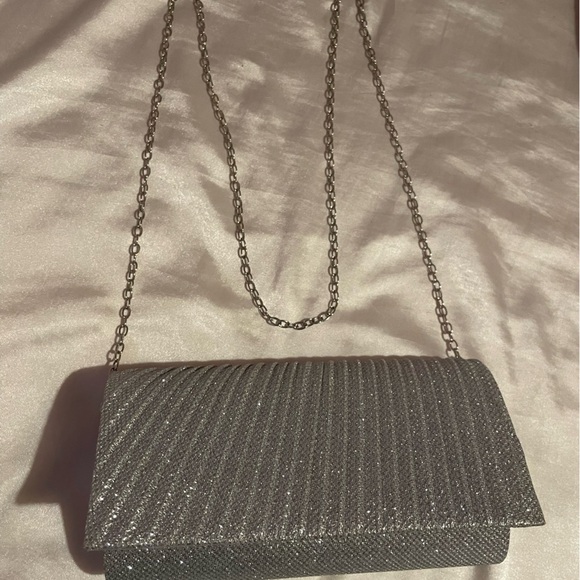 Elegant Silver Clutch - Picture 3 of 5